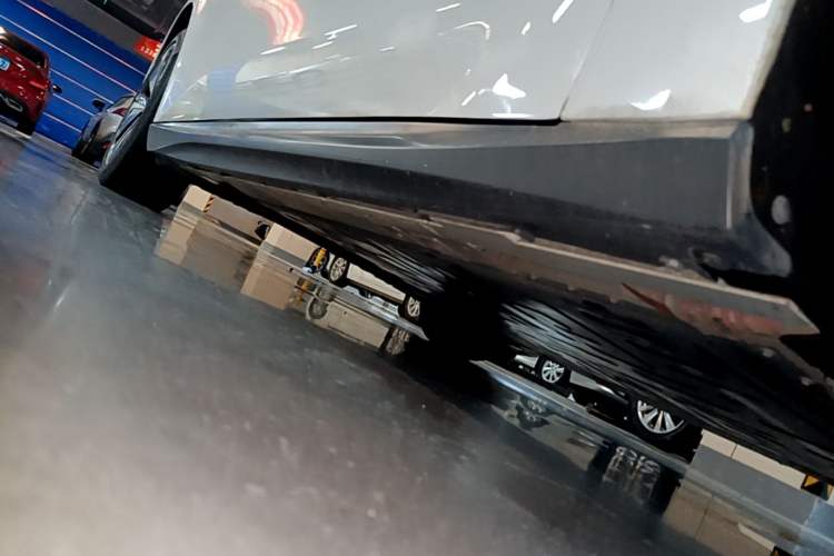 Used Nio ET5T 2024 75kWh Touring Right Side Sill