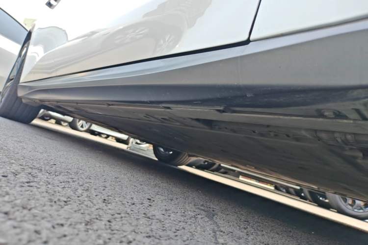 Used Nio ET5T 2024 75kWh Touring Right Side Sill