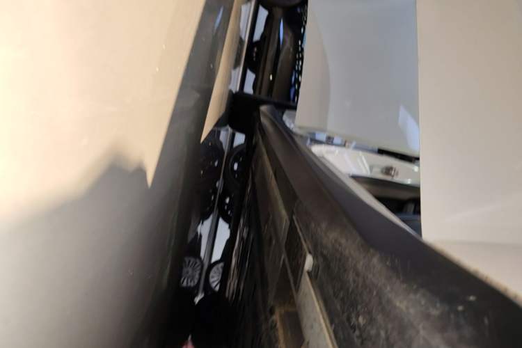 Used Nio ET5T 2024 75kWh Touring Right Side Sill