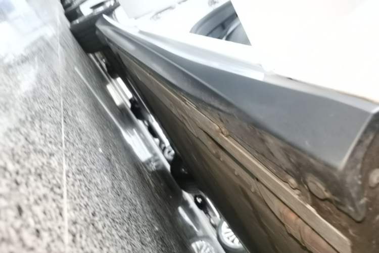 Used Nio ET5T 2024 75kWh Touring Right Side Sill