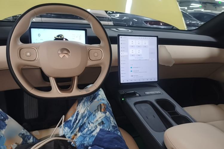 Used Nio ET5T 2024 75kWh Touring Center Console
