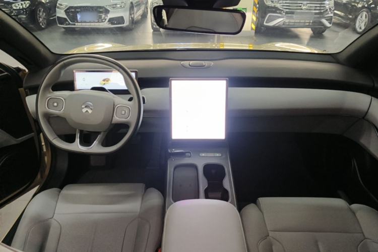 Used Nio ET5T 2024 75kWh Touring Center Console