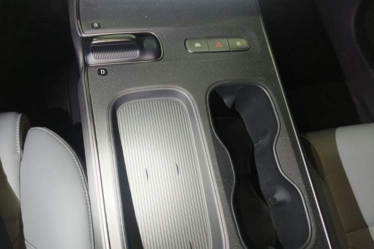 Used Nio ET5T 2024 75kWh Touring Gear Lever