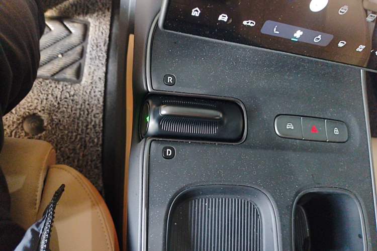 Used Nio ET5T 2024 75kWh Touring Gear Lever