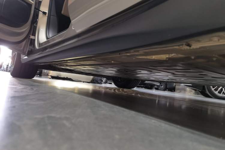 Used Nio ET5T 2024 75kWh Touring Left Side Sill