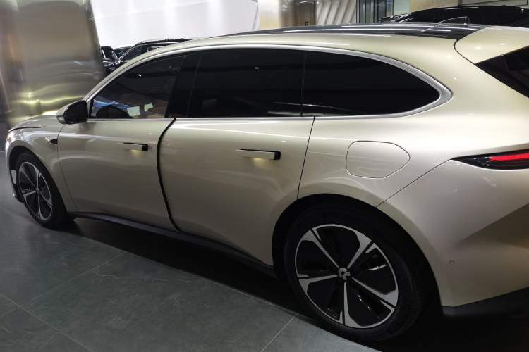 Used Nio ET5T 2024 75kWh Touring Left Side