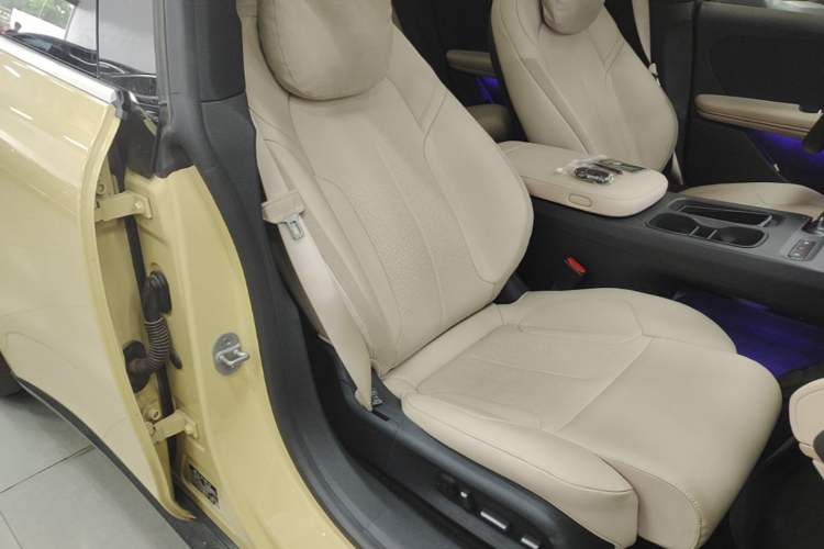 Used Nio ET5T 2024 75kWh Touring Right Front Seat