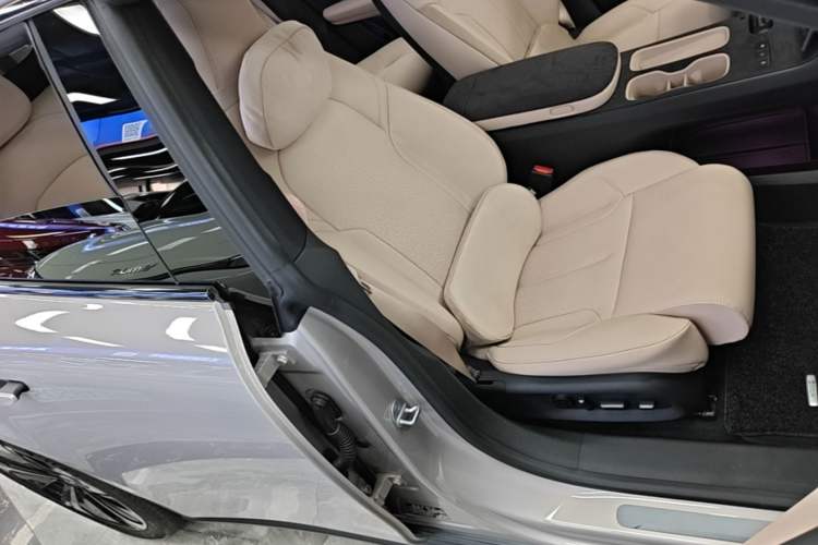 Used Nio ET5T 2024 75kWh Touring Right Front Seat