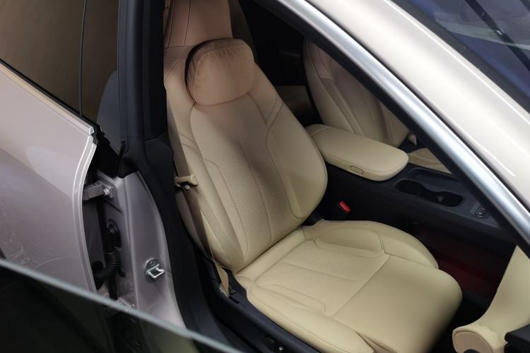 Used Nio ET5T 2024 75kWh Touring Right Front Seat