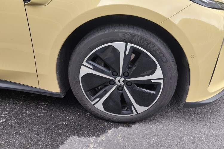 Used Nio ET5T 2024 75kWh Touring Right Front Wheel Hub