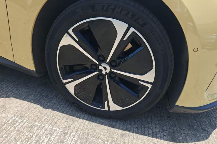 Used Nio ET5T 2024 75kWh Touring Right Front Wheel Hub