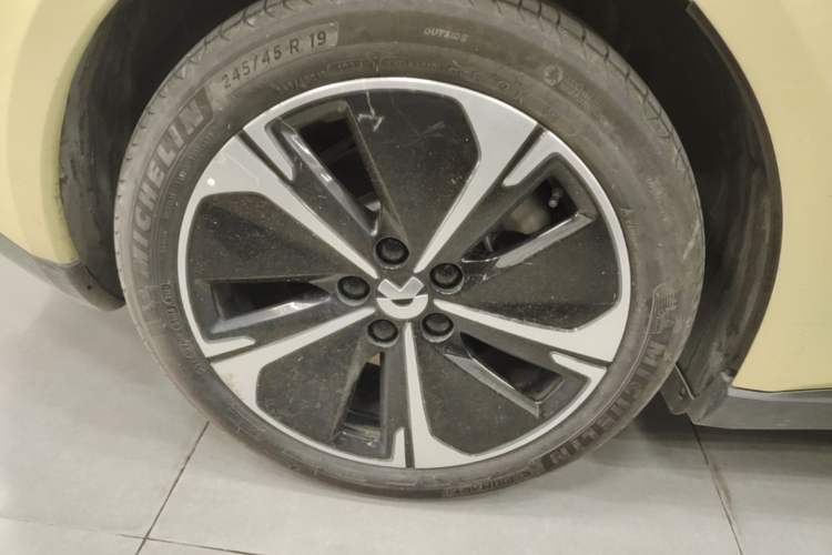 Used Nio ET5T 2024 75kWh Touring Right Rear Wheel Hub