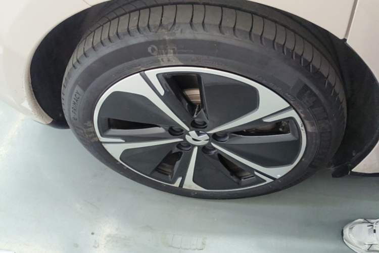 Used Nio ET5T 2024 75kWh Touring Right Rear Wheel Hub