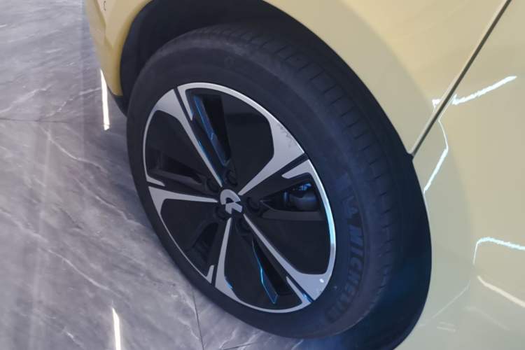 Used Nio ET5T 2024 75kWh Touring Right Rear Wheel Hub