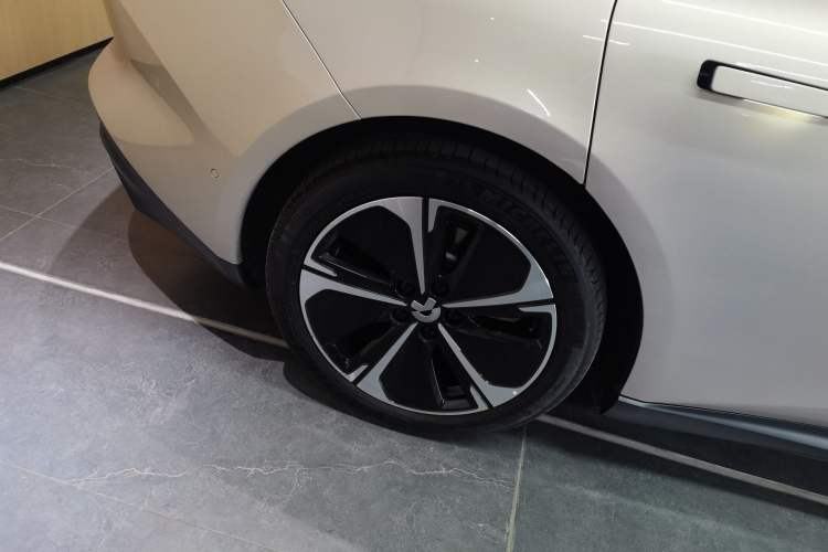 Used Nio ET5T 2024 75kWh Touring Right Rear Wheel Hub