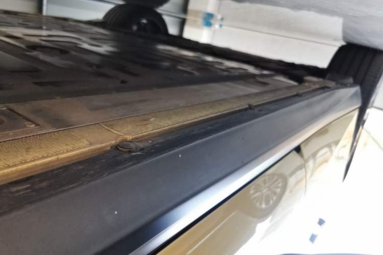 Used Nio ET5T 2024 75kWh Touring Right Side Sill