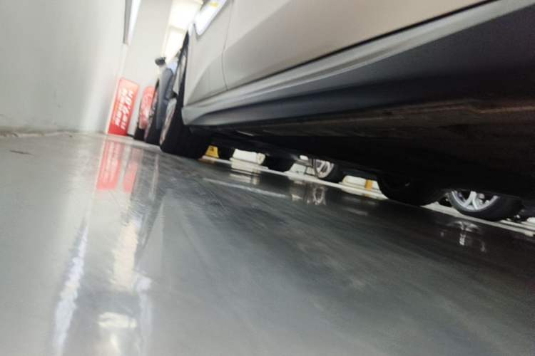 Used Nio ET5T 2024 75kWh Touring Right Side Sill