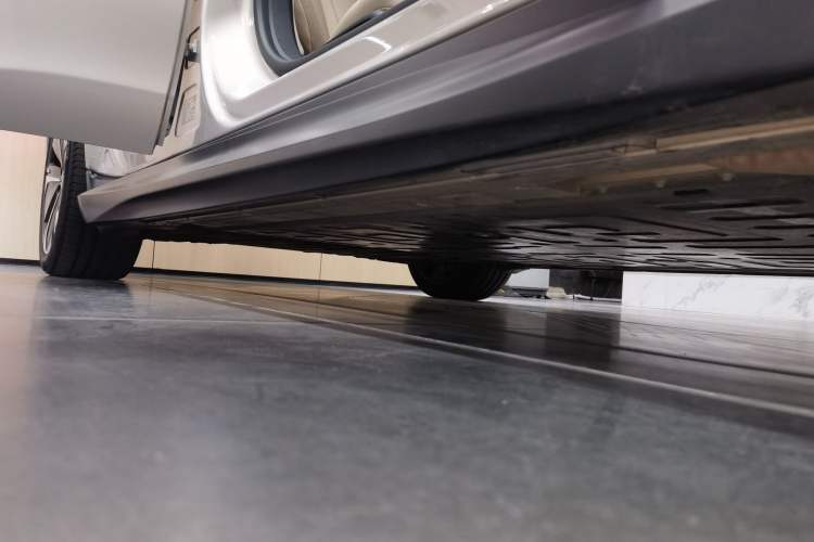 Used Nio ET5T 2024 75kWh Touring Right Side Sill