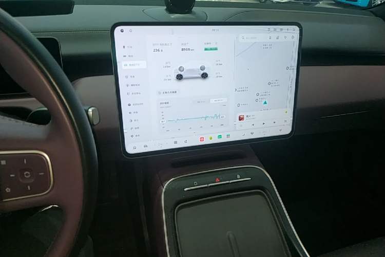 Used Nio ET5T 2025 75 kWh Touring Audio And AC Panel