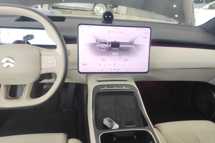 Used Nio ET5T 2025 75 kWh Touring Audio And AC Panel