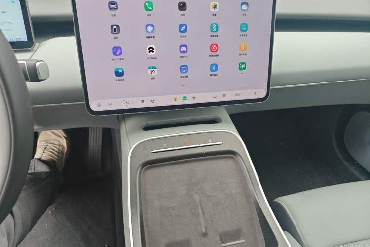 Used Nio ET5T 2025 75 kWh Touring Audio And AC Panel