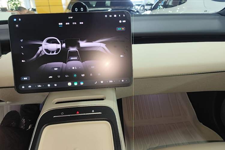 Used Nio ET5T 2025 75 kWh Touring Audio And AC Panel
