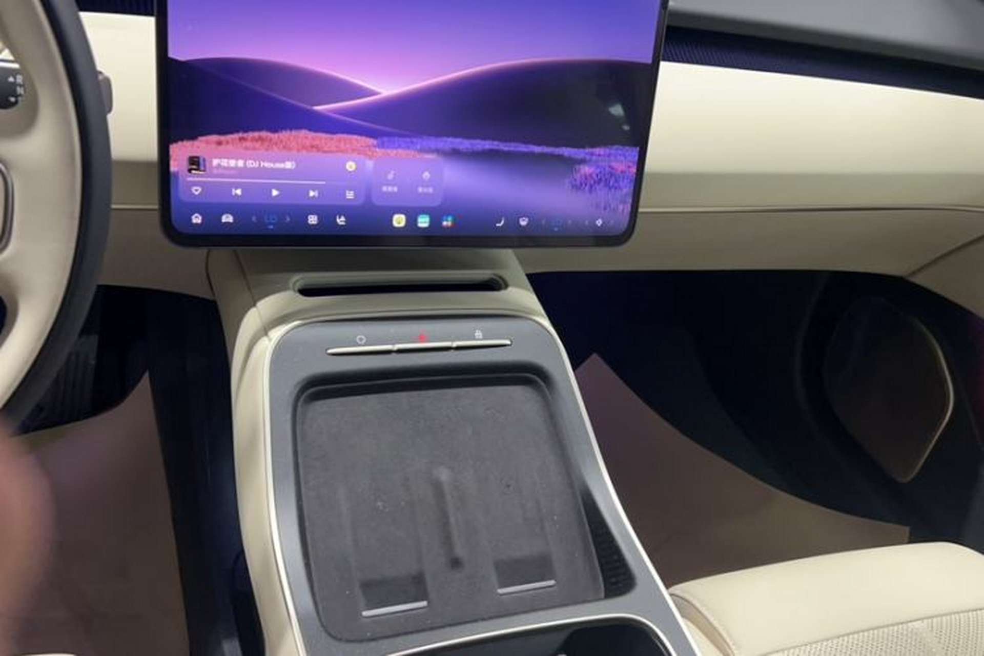 Used Nio ET5T 2025 75 kWh Touring Audio And AC Panel
