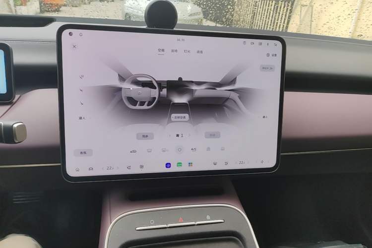 Used Nio ET5T 2025 75 kWh Touring Audio And AC Panel
