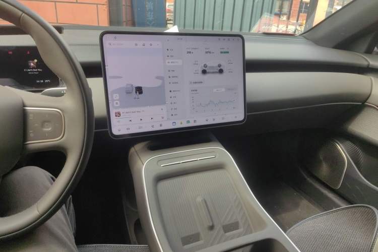 Used Nio ET5T 2025 75 kWh Touring Audio And AC Panel