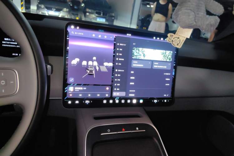 Used Nio ET5T 2025 75 kWh Touring Audio And AC Panel