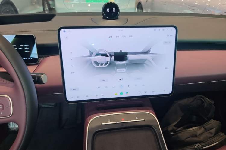 Used Nio ET5T 2025 75 kWh Touring Audio And AC Panel