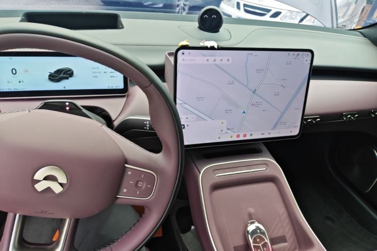Used Nio ET5T 2025 75 kWh Touring Center Console