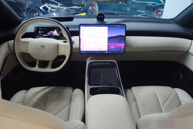Used Nio ET5T 2025 75 kWh Touring Center Console
