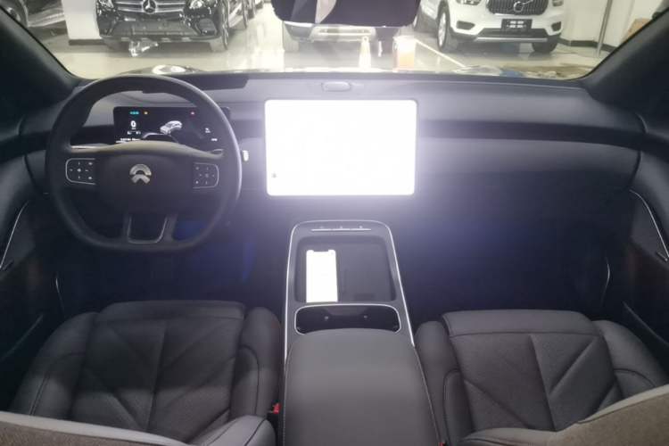 Used Nio ET5T 2025 75 kWh Touring Center Console
