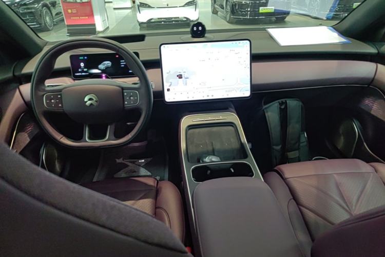 Used Nio ET5T 2025 75 kWh Touring Center Console