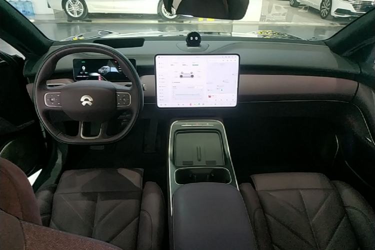 Used Nio ET5T 2025 75 kWh Touring Center Console