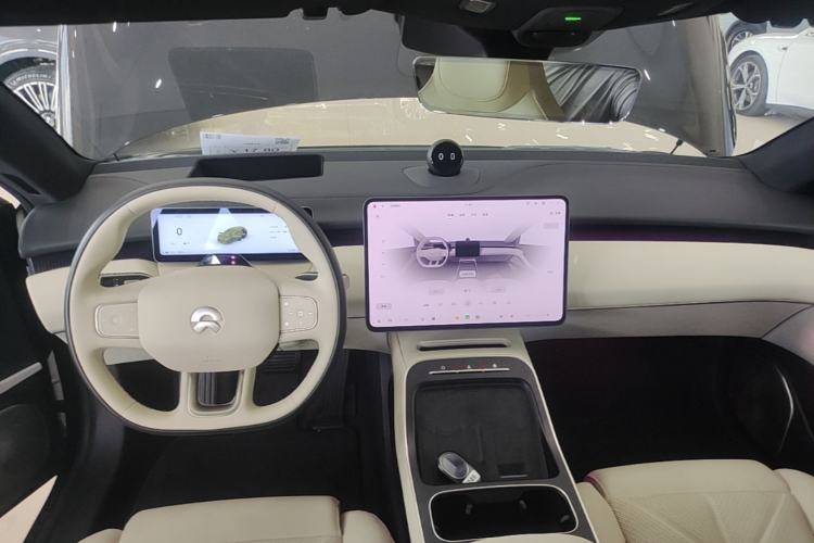 Used Nio ET5T 2025 75 kWh Touring Center Console