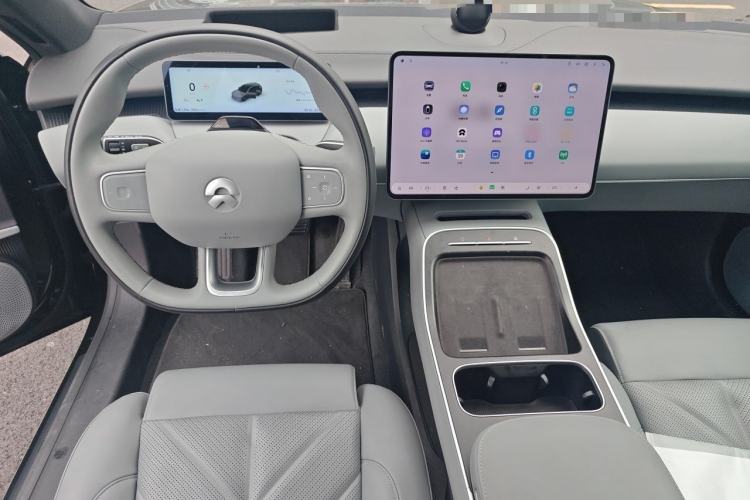 Used Nio ET5T 2025 75 kWh Touring Center Console