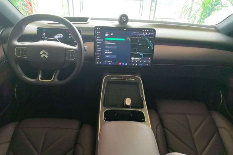 Used Nio ET5T 2025 75 kWh Touring Center Console