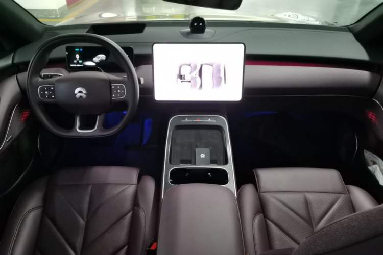 Used Nio ET5T 2025 75 kWh Touring Center Console