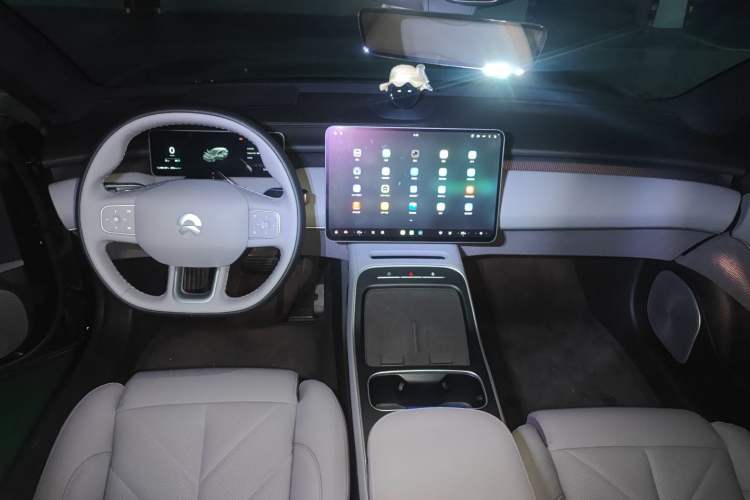 Used Nio ET5T 2025 75 kWh Touring Center Console