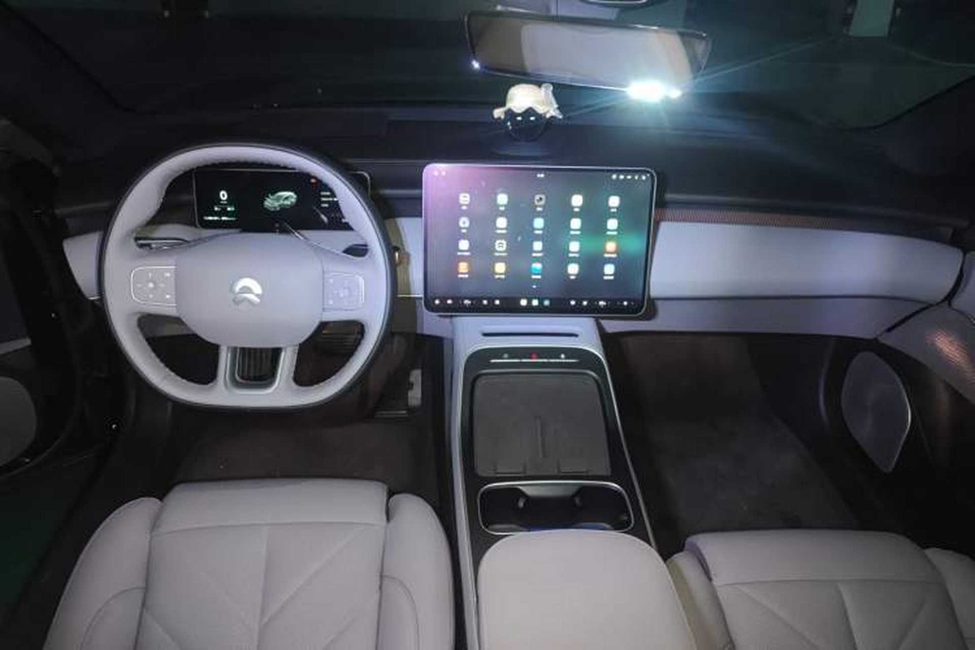 Used Nio ET5T 2025 75 kWh Touring Center Console