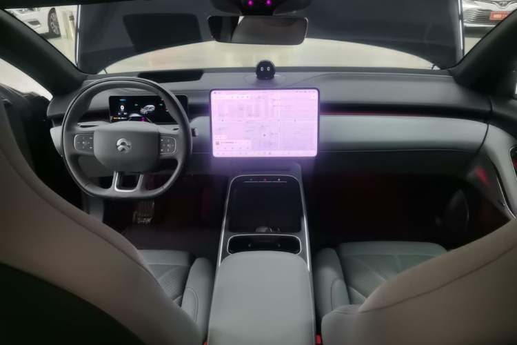 Used Nio ET5T 2025 75 kWh Touring Center Console