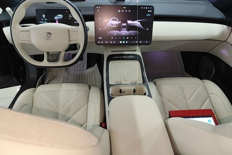 Used Nio ET5T 2025 75 kWh Touring Center Console