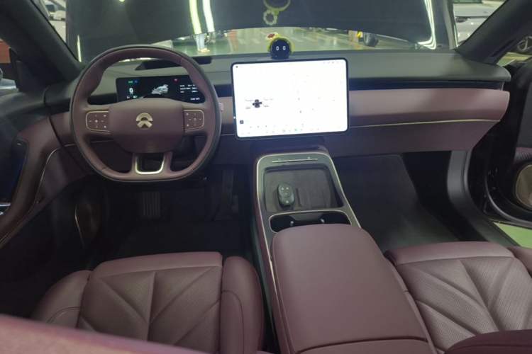 Used Nio ET5T 2025 75 kWh Touring Center Console