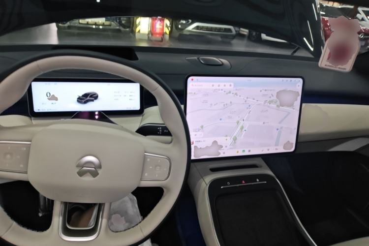 Used Nio ET5T 2025 75 kWh Touring Center Console