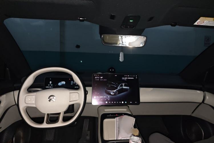 Used Nio ET5T 2025 75 kWh Touring Center Console