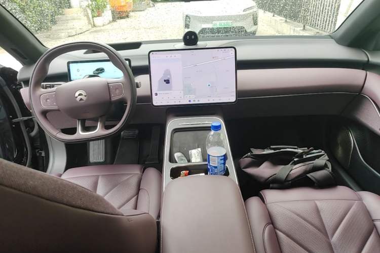 Used Nio ET5T 2025 75 kWh Touring Center Console