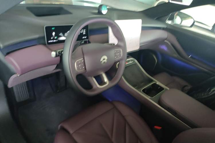 Used Nio ET5T 2025 75 kWh Touring Center Console
