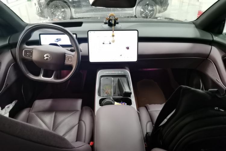 Used Nio ET5T 2025 75 kWh Touring Center Console